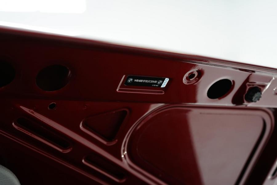 Моторный отсек BMW 325i Convertible (Calypso Red) 1990 года  (фото 164 из 190)
